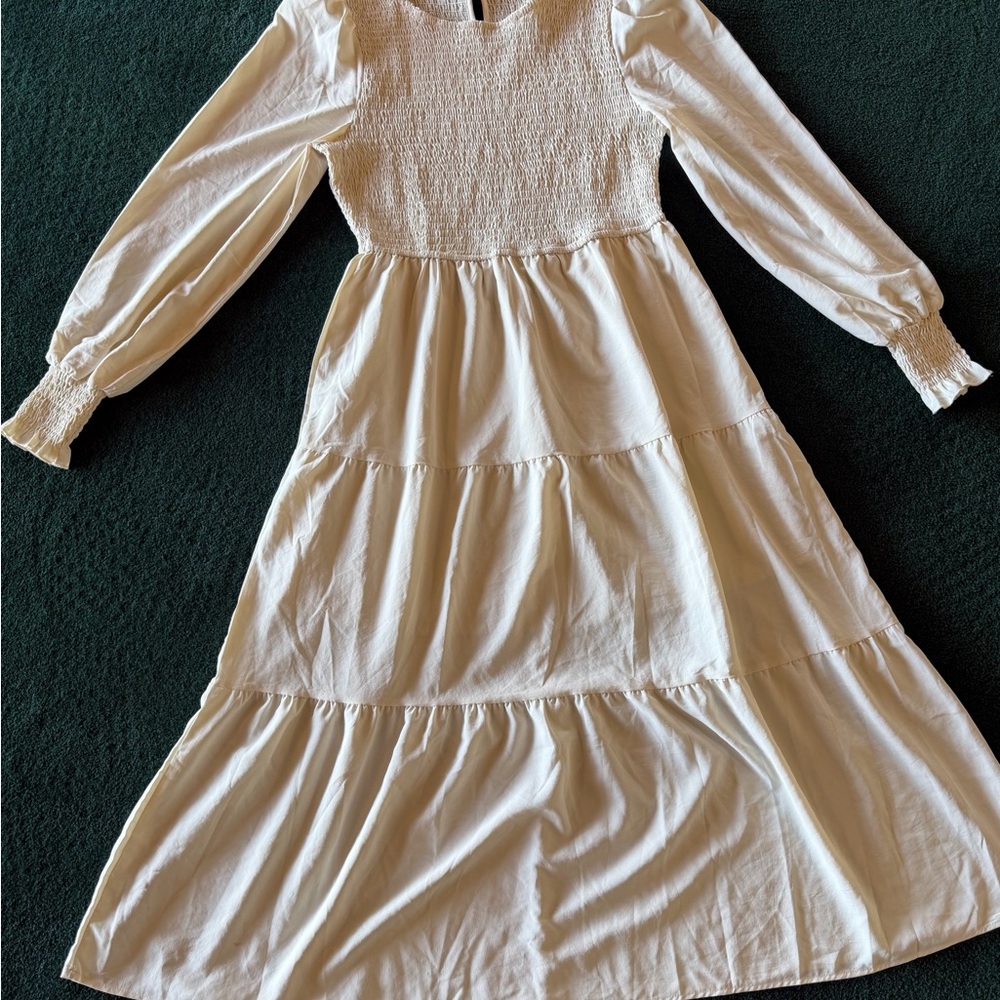 Women's size large dress. Comfortable and flattering fit.